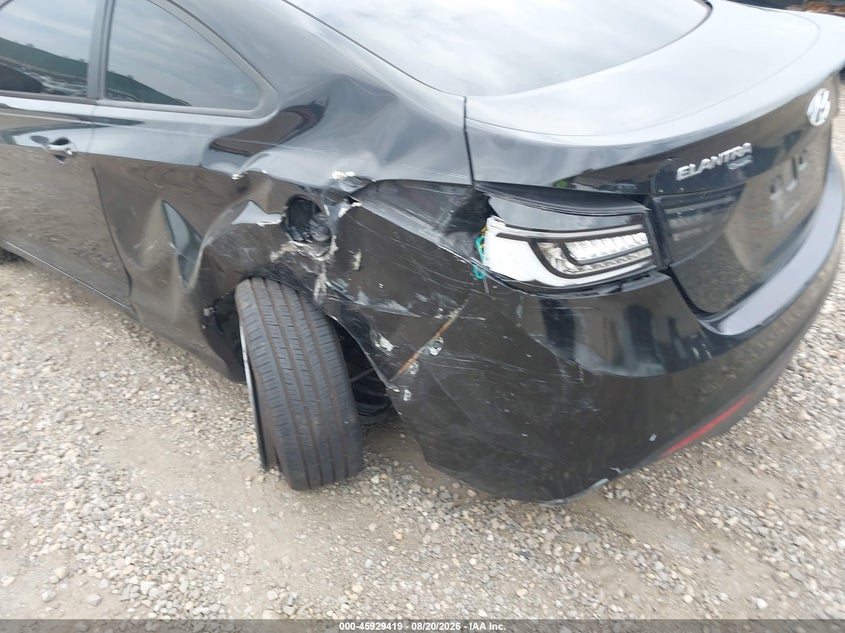 2013 HYUNDAI ELANTRA auction photo 6