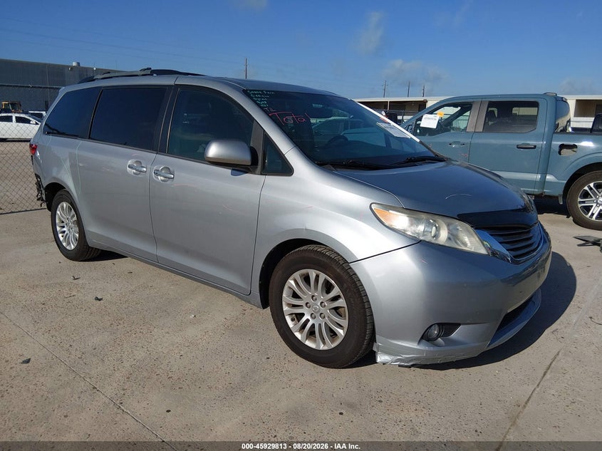 TOYOTA SIENNA - zdjęcie 1