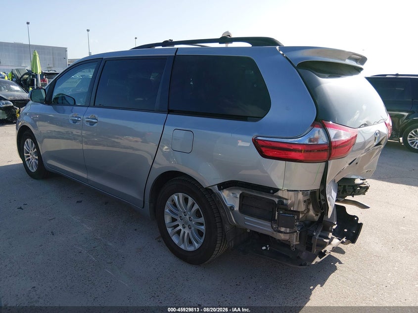 TOYOTA SIENNA - zdjęcie 3
