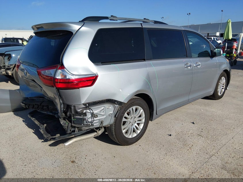 TOYOTA SIENNA - zdjęcie 4