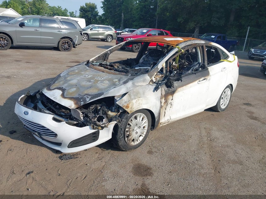 2015 Ford Fiesta, Повністю згоріле, IAAI, VIN 3FADP4AJ3FM213144 — фото 2