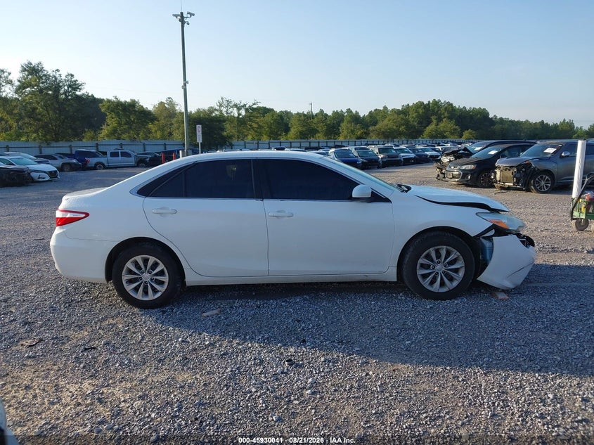 TOYOTA CAMRY - zdjęcie 13