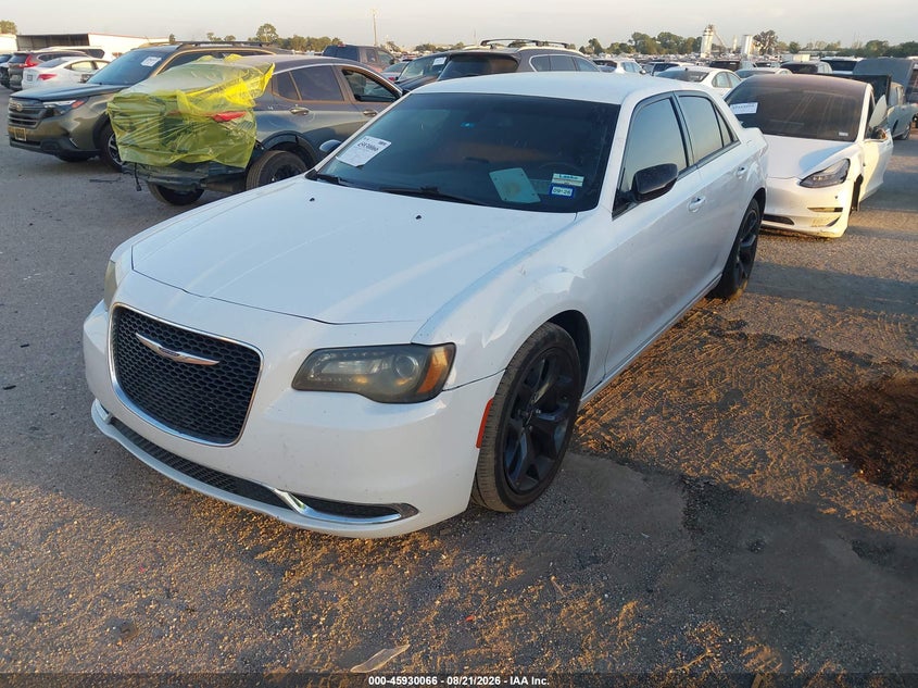 2020 Chrysler 300, Лівий зад, IAAI, VIN 2C3CCAAG6LH212654 — фото 2