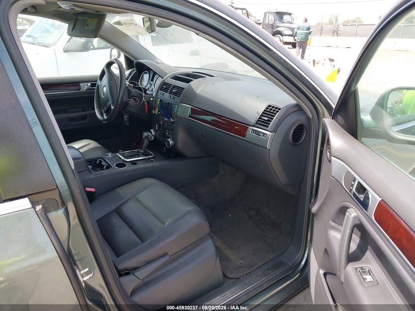 2005 VOLKSWAGEN TOUAREG auction photo 5