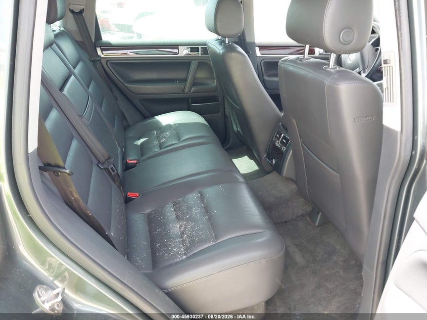 2005 VOLKSWAGEN TOUAREG auction photo 8