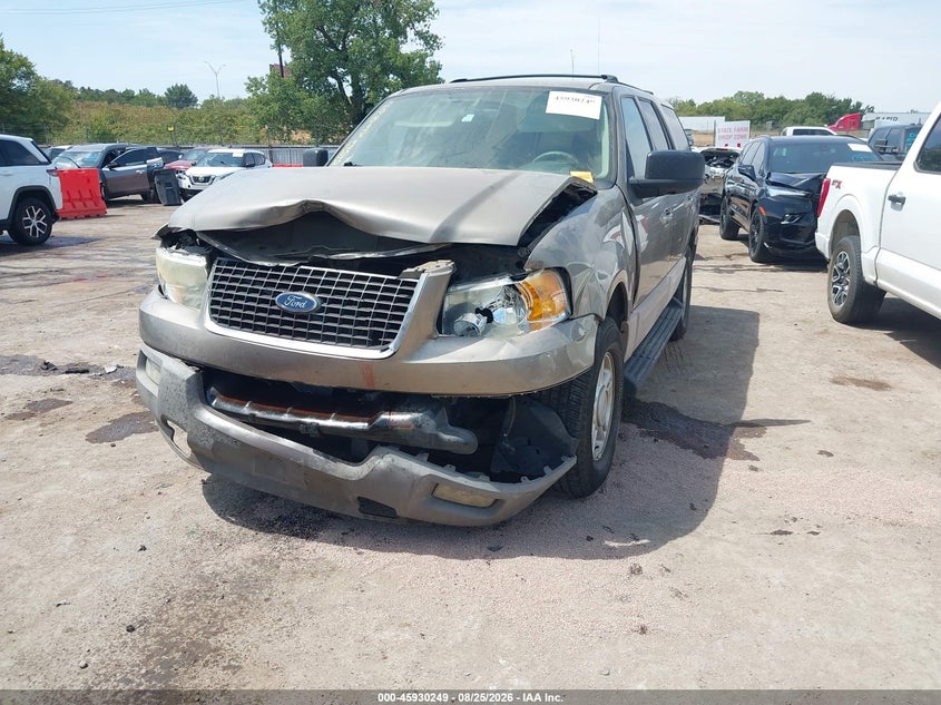 2003 Ford Expedition, Left Side, IAAI, VIN 1FMPU15L33LC06469 — photo 2