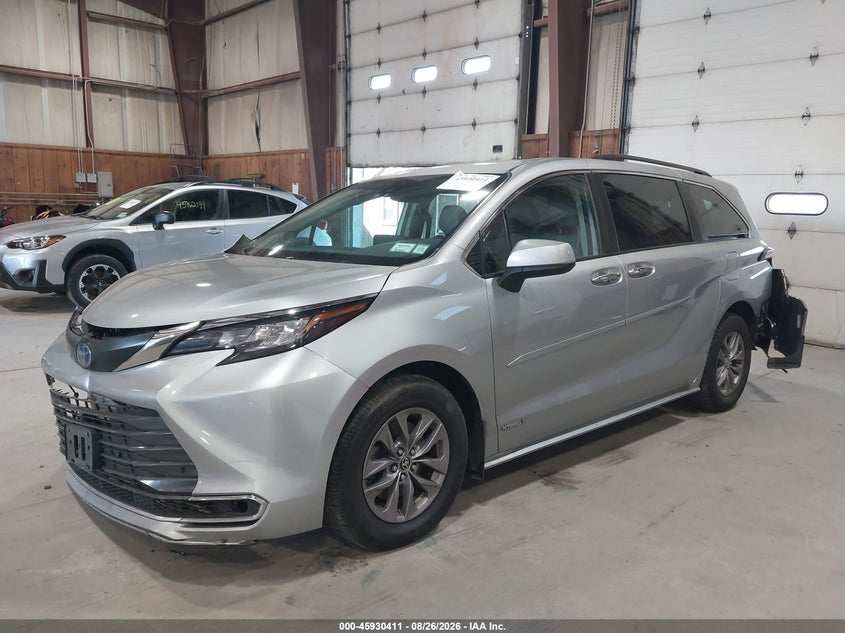 2021 TOYOTA SIENNA auction photo 2