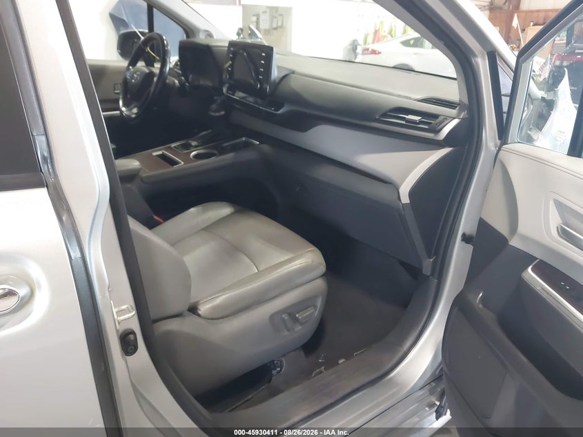 2021 TOYOTA SIENNA auction photo 5