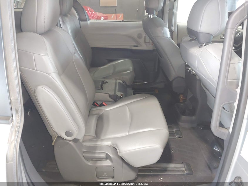 2021 TOYOTA SIENNA auction photo 8