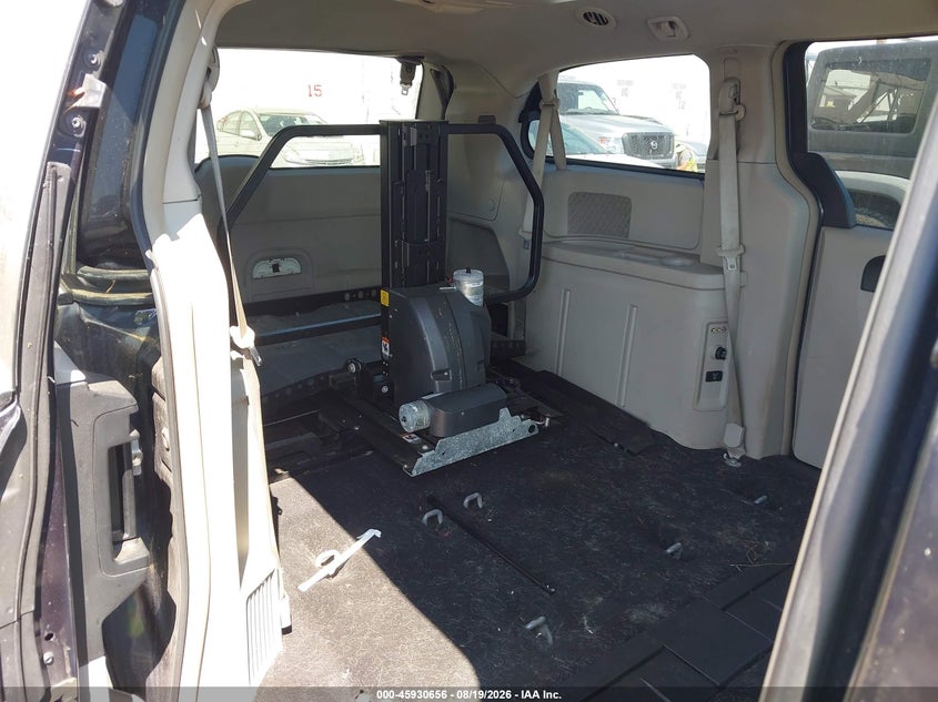 CHRYSLER TOWN & COUNTRY 2013 VIN 2C4RC1BG4DR595171