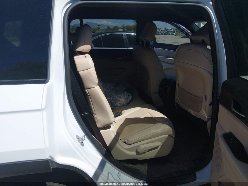 2023 JEEP GRAND CHEROKEE L auction photo 8