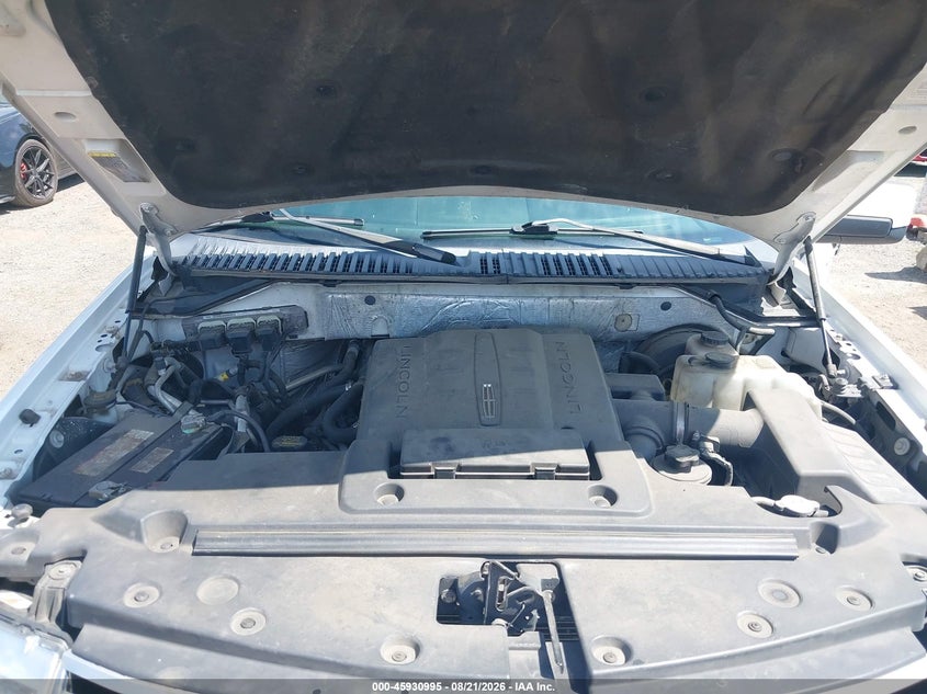 2011 LINCOLN NAVIGATOR SPORT UTILITY VEHICLE 5.4L V-8 VVT, 310HP