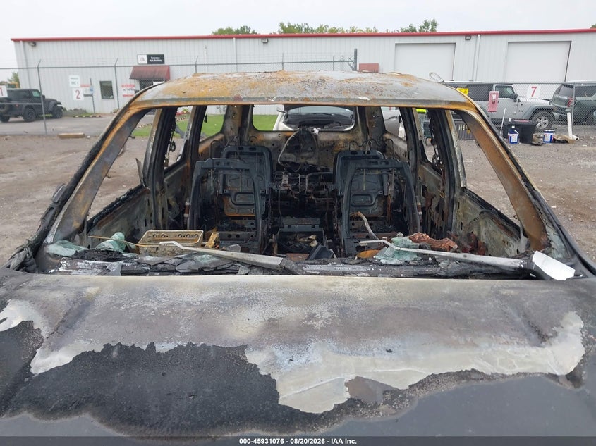 2010 CHEVROLET SUBURBAN 1500 auction photo 6