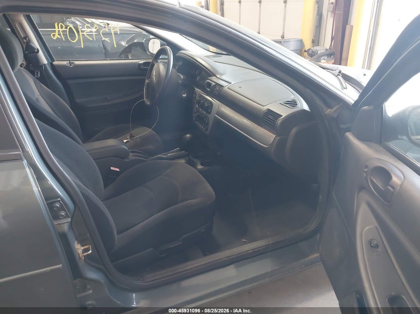 2005 CHRYSLER SEBRING auction photo 5