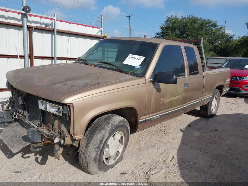 1996 Chevrolet GMT-400, Front End, IAAI, VIN 1GCEK19R2TE174912 — photo 2