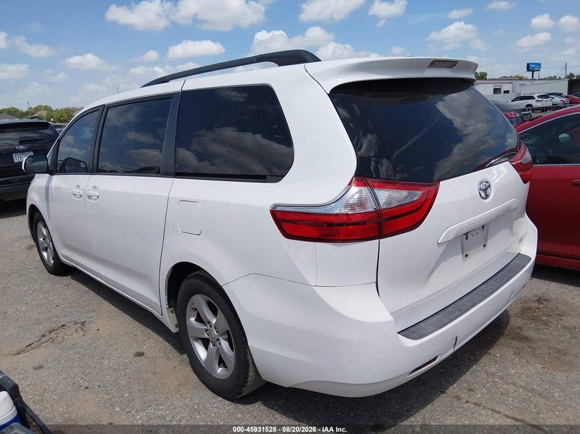 2017 TOYOTA SIENNA auction photo 3