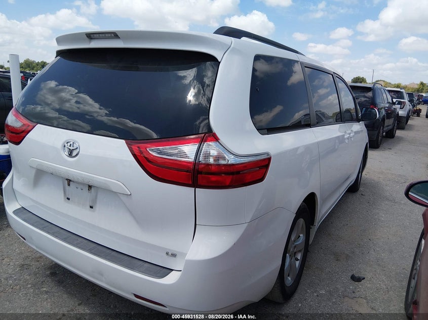2017 TOYOTA SIENNA auction photo 4