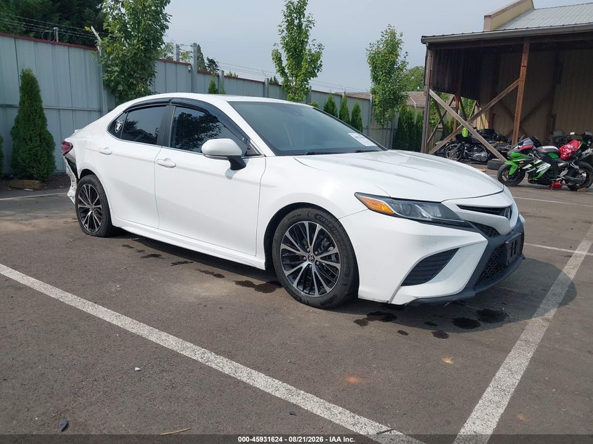 2020 Toyota Camry SE AWD