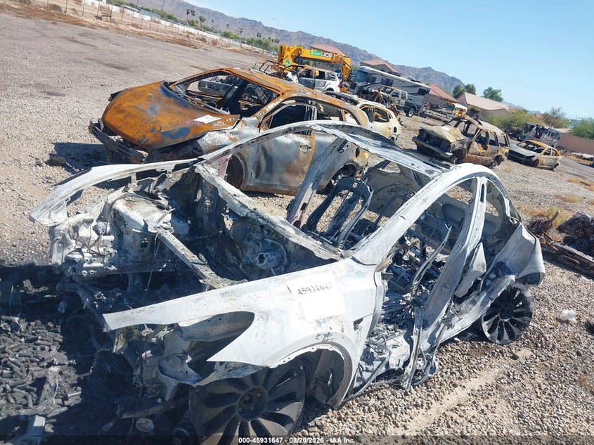 TESLA MODEL Y 2024 VIN 7SAYGDEF7RF057767