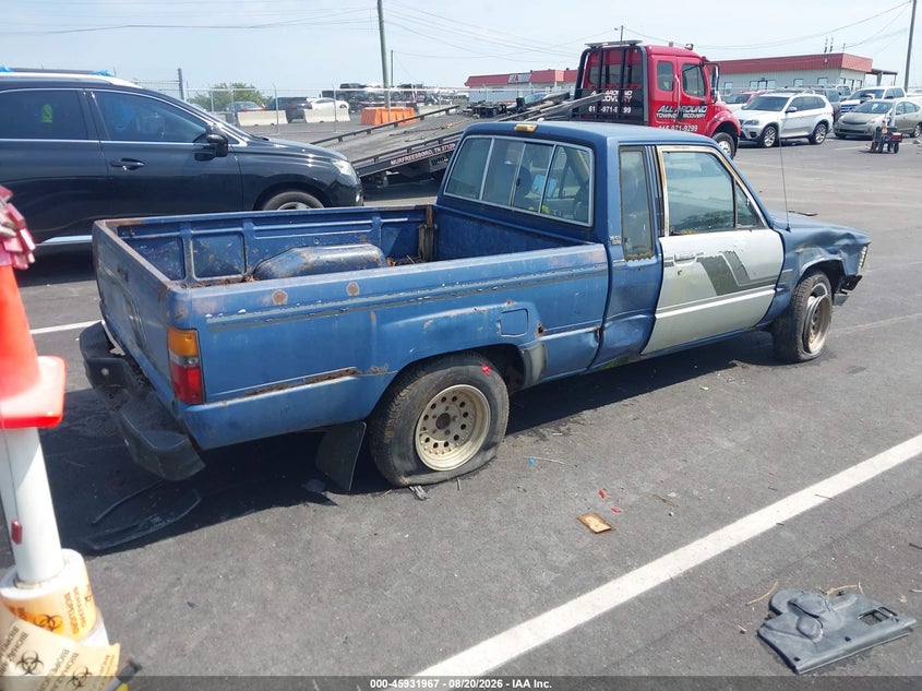 1985 TOYOTA PICKUP auction photo 4