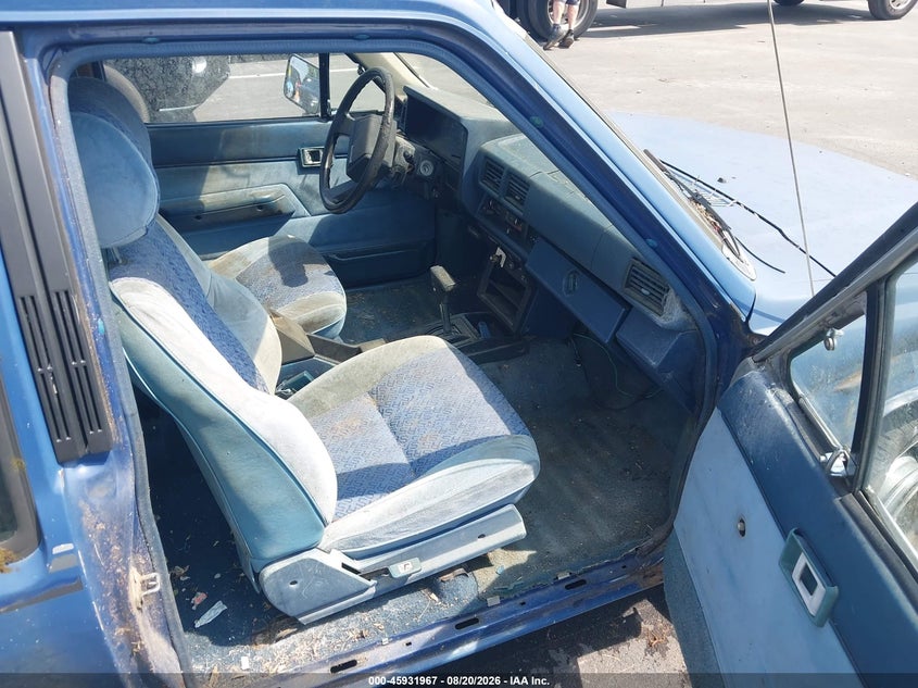 1985 TOYOTA PICKUP auction photo 5