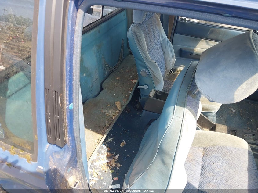 1985 TOYOTA PICKUP auction photo 8