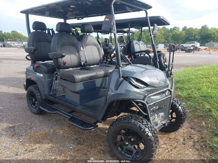 2027 CLUB CAR GOLF CART auction photo 1