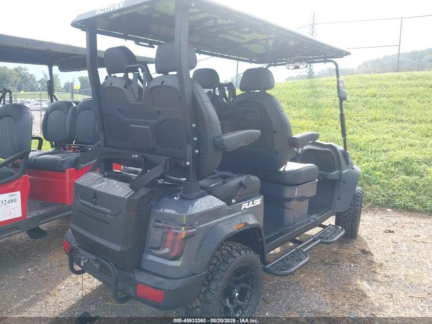 2027 CLUB CAR GOLF CART auction photo 4