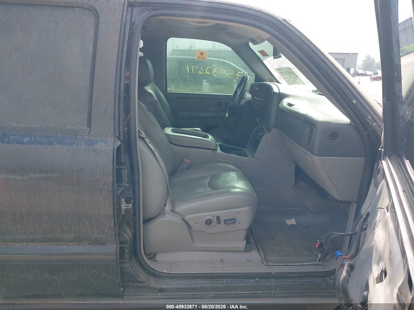 2004 CHEVROLET TAHOE auction photo 5