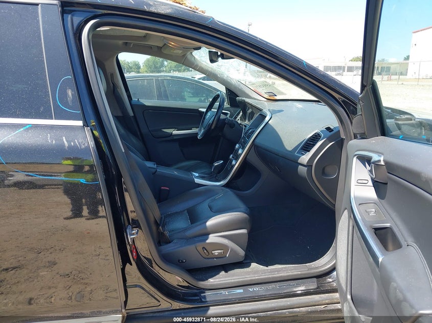 2016 VOLVO XC60 auction photo 5