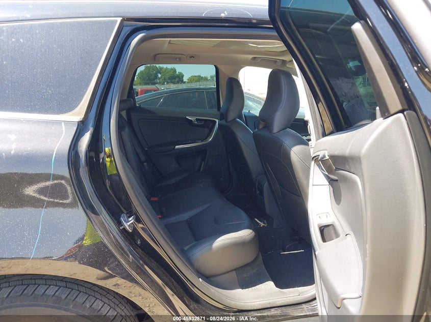 2016 VOLVO XC60 auction photo 8