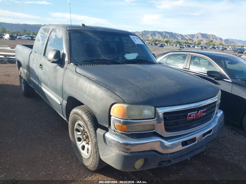 2005 GMC SIERRA PICKUP 5.3L V-8 295HP