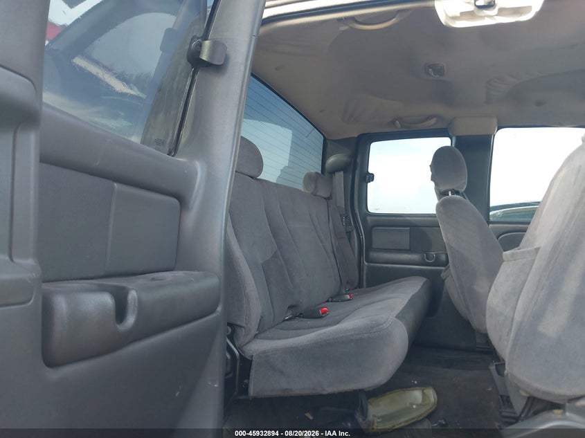 2005 GMC SIERRA PICKUP 5.3L V-8 295HP