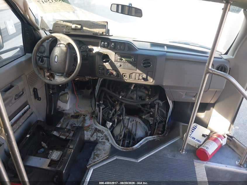 2013 FORD E-350 CUTAWAY auction photo 6