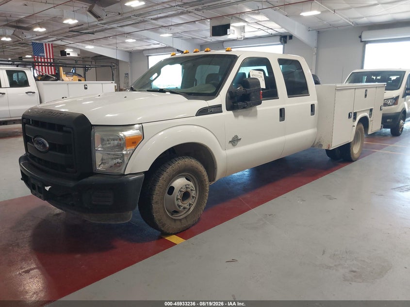 2015 FORD F-350 CHASSIS auction photo 2