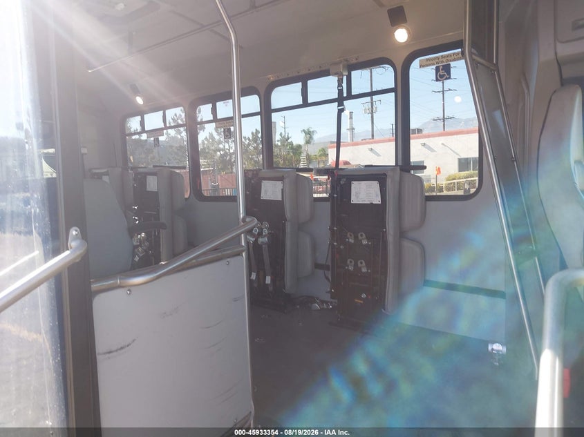2018 CHEVROLET EXPRESS CUTAWAY 4500 auction photo 5