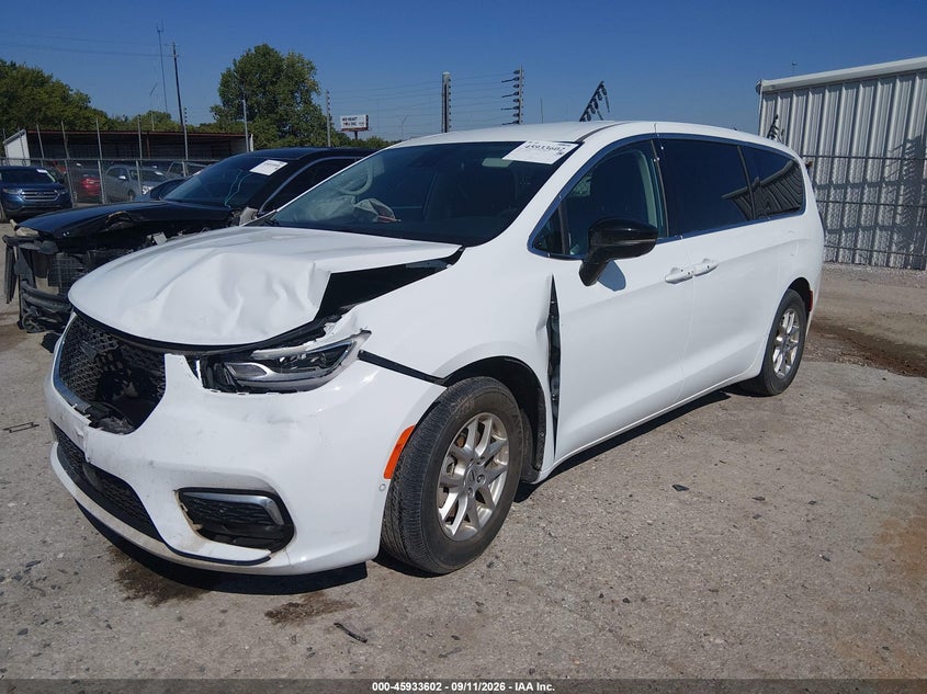 2024 CHRYSLER PACIFICA auction photo 2