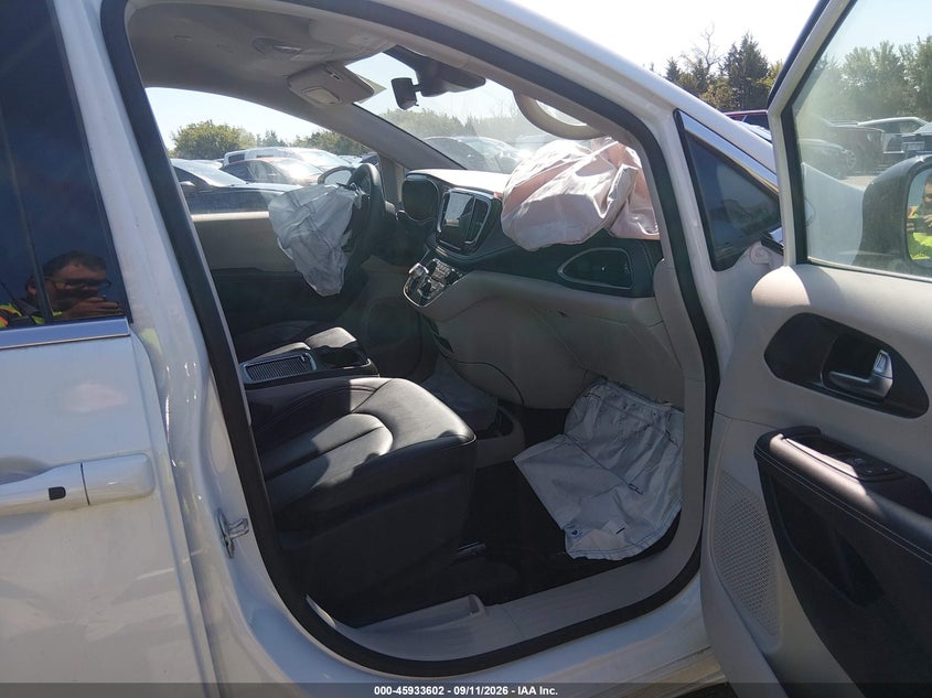 2024 CHRYSLER PACIFICA auction photo 5