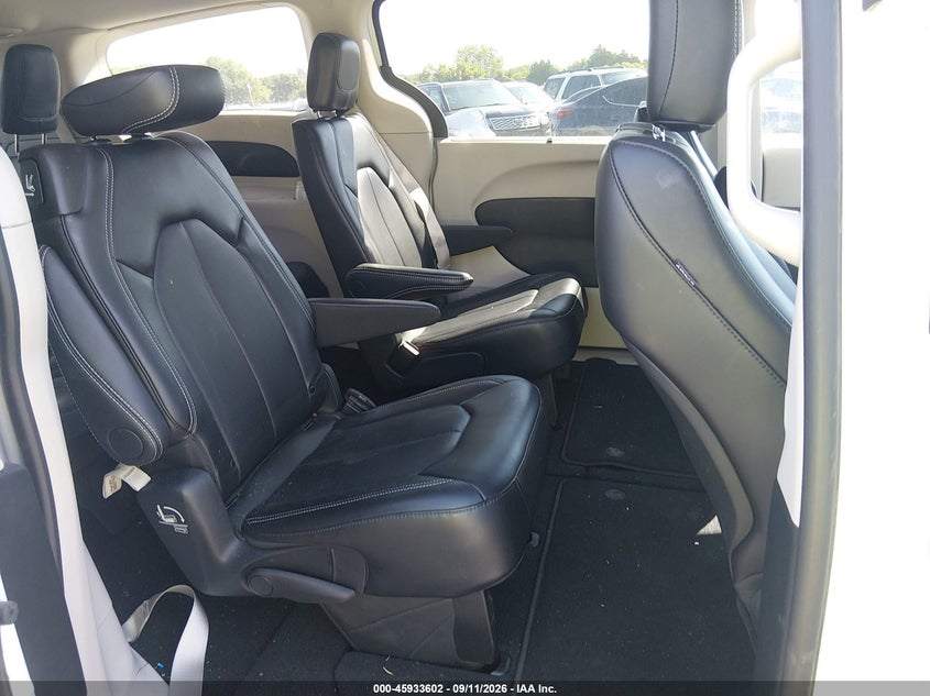 2024 CHRYSLER PACIFICA auction photo 8