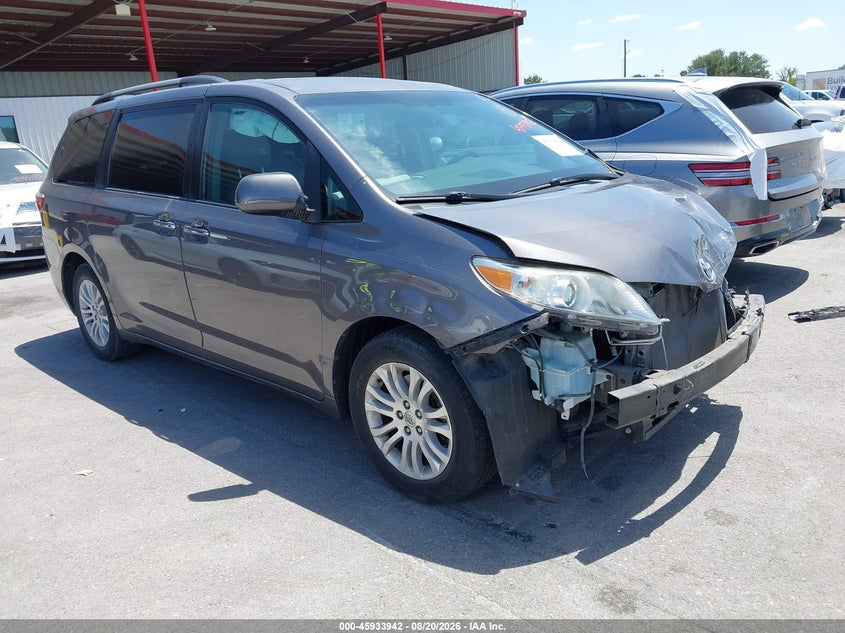TOYOTA SIENNA - zdjęcie 1
