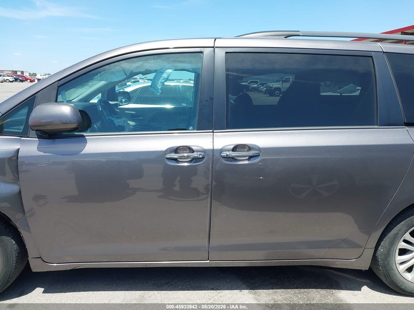 TOYOTA SIENNA - zdjęcie 15