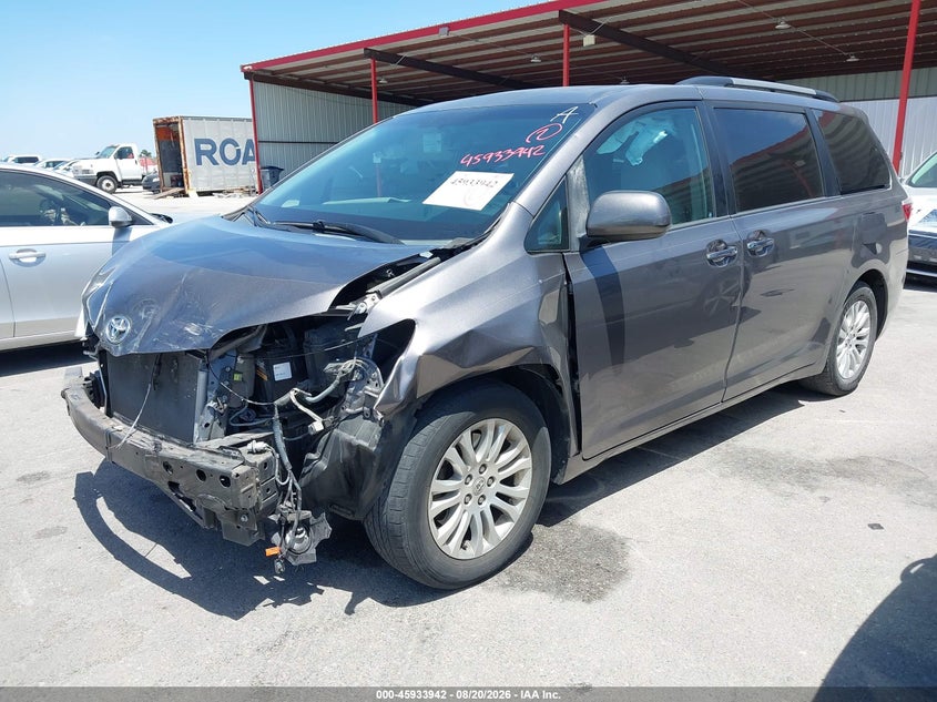 TOYOTA SIENNA - zdjęcie 2