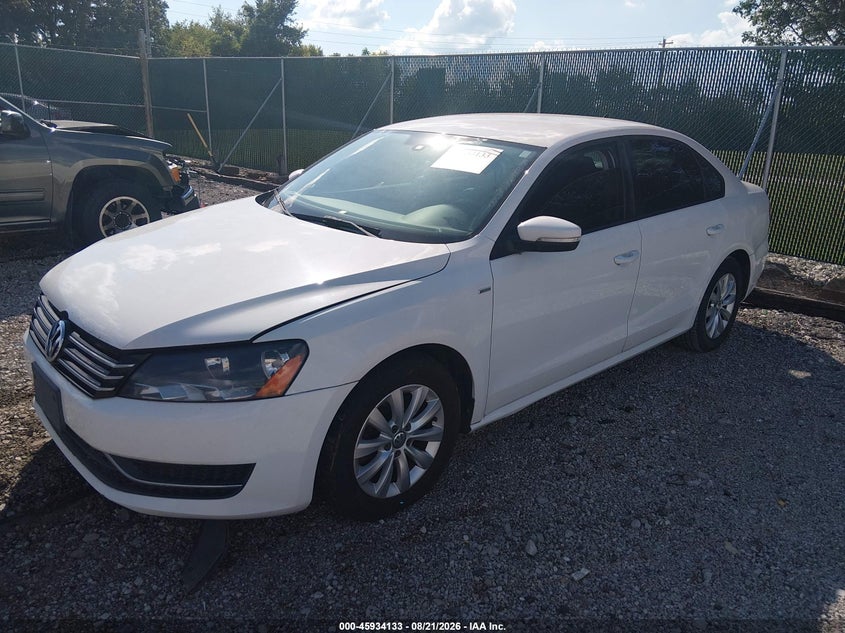 2015 Volkswagen Passat, Front End, IAAI, VIN 1VWAT7A38FC020319 — photo 2