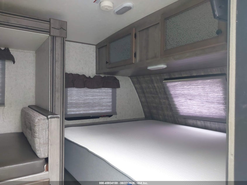 2019 COACHMEN APEX NANO 193 BHS auction photo 5