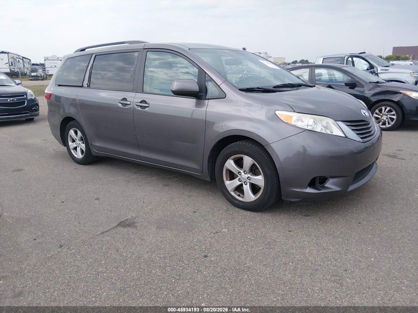 TOYOTA SIENNA - zdjęcie 1