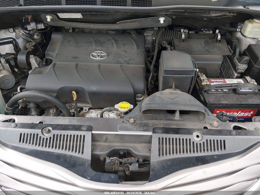TOYOTA SIENNA - zdjęcie 10