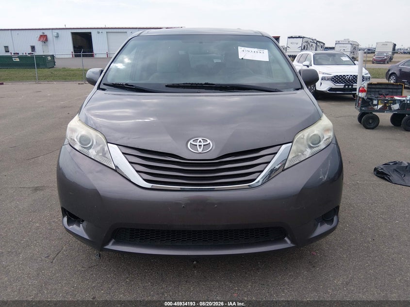 TOYOTA SIENNA - zdjęcie 12