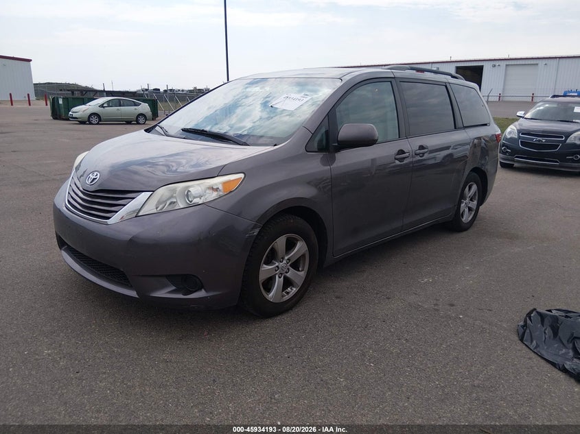 TOYOTA SIENNA - zdjęcie 2
