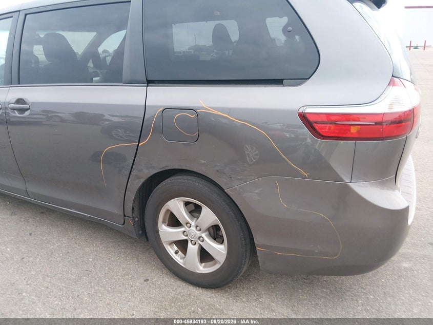 TOYOTA SIENNA - zdjęcie 6