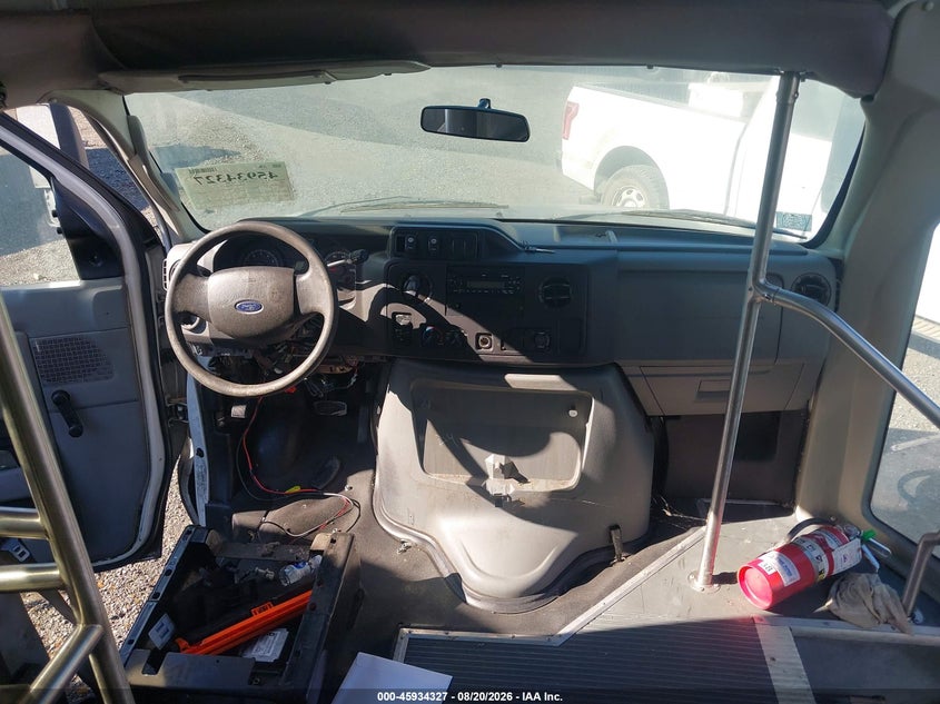 2011 FORD E-350 CUTAWAY auction photo 6
